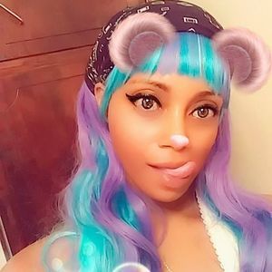 Meet your Posher, Liz